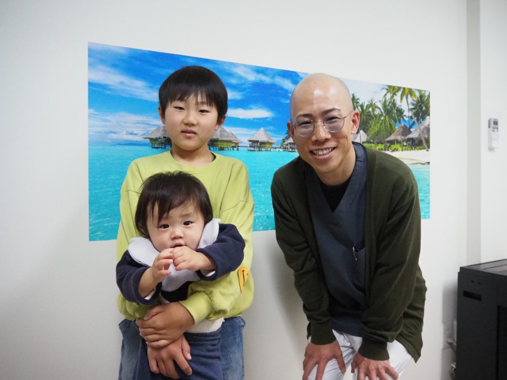 絶壁頭で通院された8歳11ヶ月男児と整体サロンINUI院長